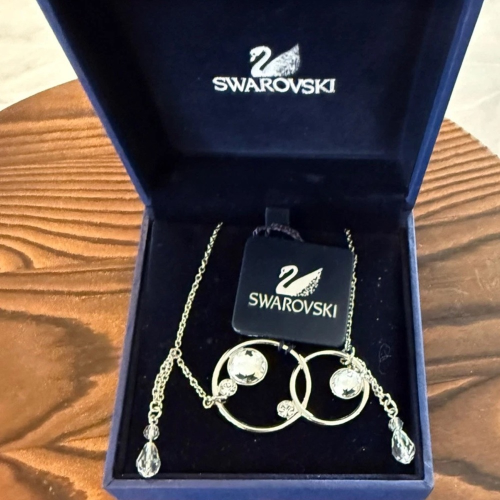 AUTHENTIC NEW IN BOX Stunning Swarovski Conjoined Circles Crystal Necklace